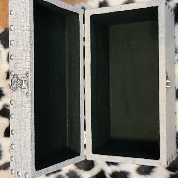 Grey Linen Chest - Picture 3 of 7